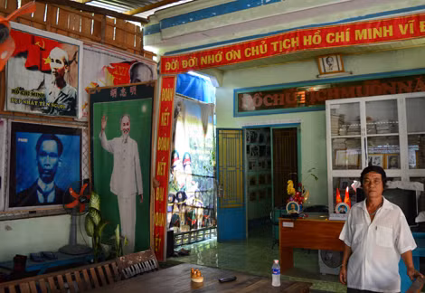 Nhà của anh Nguyễn Văn Nhung bây giờ là một Thư viện mini về Bác Hồ. Nhà của anh Nguyễn Văn Nhung bây giờ là một Thư viện mini về Bác Hồ.