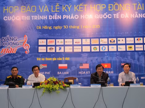 Đại diện một số doanh nghiệp ký hợp đồng tài trợ với Văn phòng UBND TP Đà Nẵng. Đại diện một số doanh nghiệp ký hợp đồng tài trợ với Văn phòng UBND TP Đà Nẵng.