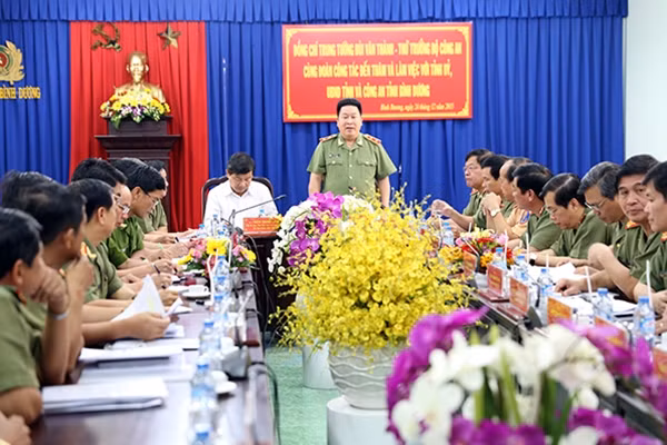 Thứ trưởng Bùi Văn Thành phát biểu chỉ đạo tại buổi làm việc.