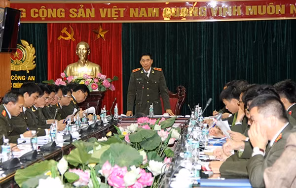 Trung tướng Lê Văn Đệ, Phó Tổng cục trưởng Tổng cục Chính trị CAND phát biểu tại Hội nghị.