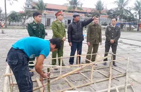 Công an huyện Tĩnh Gia phối hợp với lực lượng chức năng đảm bảo ANTT ở Giáo xứ Ba Làng.