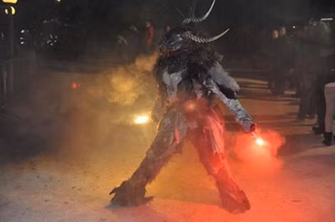 Hình ảnh lễ hội Krampus ở Portschach am Worthersee, Áo, năm 2013.
