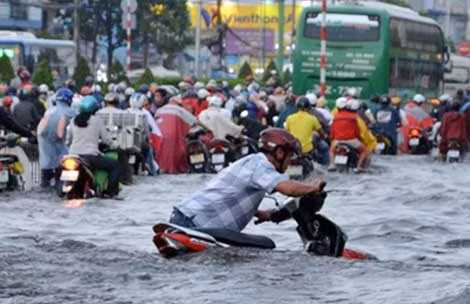Tình trạng nước ngập, kẹt xe thường xuyên xảy ra tại TP Hồ Chí Minh.