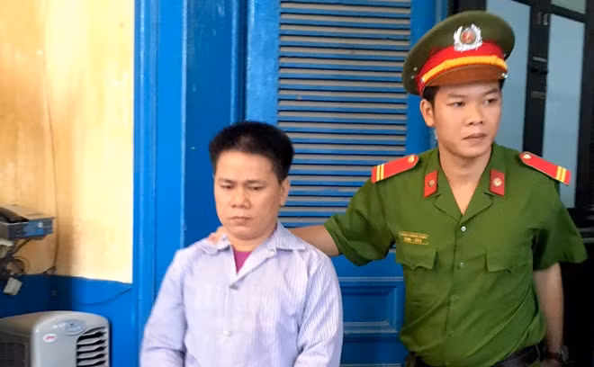 Bị cáo Huỳnh Văn Tuấn sau phiên xử Bị cáo Huỳnh Văn Tuấn sau phiên xử
