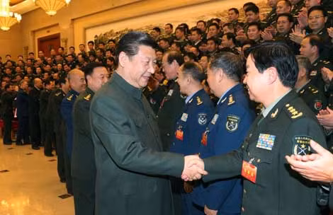 Ông Tập Cận Bình và các sĩ quan quân đội. Ông Tập Cận Bình và các sĩ quan quân đội.