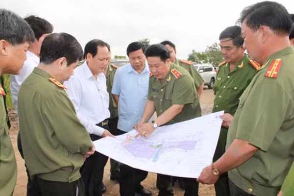 Thứ trưởng Bùi Văn Thành kiểm tra cơ sở vật chất, các khu quy hoạch trụ sở mới của Công an tỉnh Bắc Ninh.