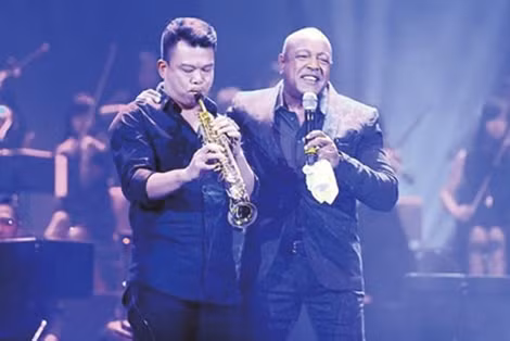 Ông hoàng tình ca Peabo Bryson đến Việt Nam.