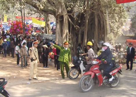 Hướng dẫn quần chúng nhân dân tham gia lễ hội xuân Xứ Lạng, bảo đảm ATGT và ANTT.