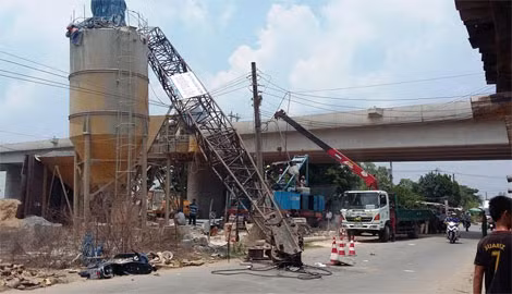 Hiện trường vụ sập cần cẩu.