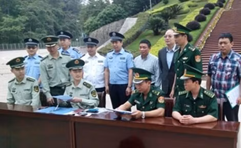 Cơ quan chức năng hai nước Việt Nam - Trung Quốc ký biên bản giao nhận đối tượng truy nã đặc biệt Lý Mẫn Thông.
