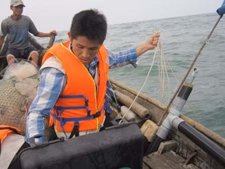 Nước biển vùng cá chết ở Thừa Thiên - Huế được xác định nhiễm kim loại nặng.
