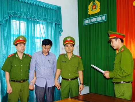 Công an tỉnh Hà Tĩnh bắt giữ Phạm Văn Tiến.