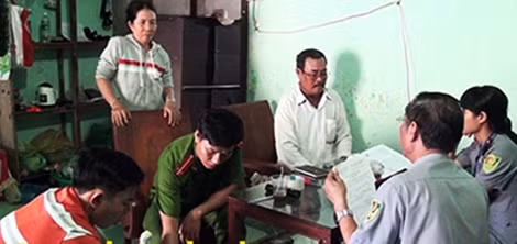 Lập biên bản xử lý cơ sở sản xuất giá đậu bằng thạch cao và hóa chất.
