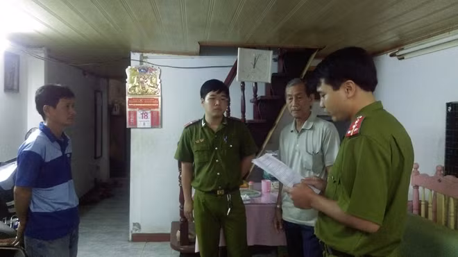  Cầm vàng giả lấy hơn 1 tỷ đồng 
