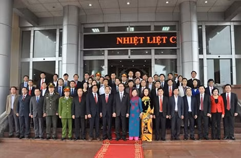 Chủ tịch nước Trần Đại Quang và cán bộ chủ chốt tỉnh Ninh Bình.