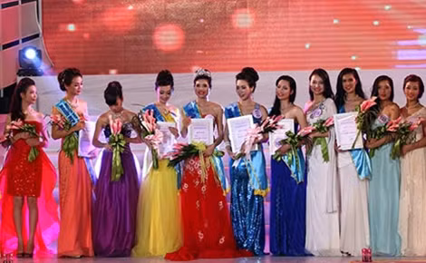 Hội thi Người đẹp Hạ Long năm 2015.