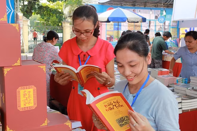 Nhiều bạn trẻ quan tâm đến thể loại sách lịch sử.