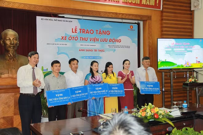 Sau lễ trao tặng, cả nước có tất cả 8 tỉnh có xe thư viện lưu động đa phương tiện.