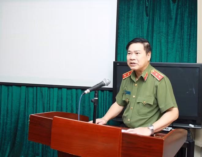 Trung tướng, TS Nguyễn Xuân Mười, Phó Tổng cục trưởng Tổng cục Chính trị CAND phát biểu tại buổi tọa đàm.