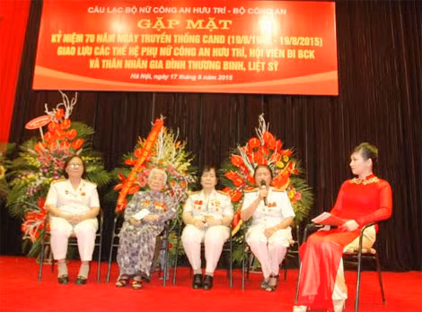 Các đại biểu trực tiếp tham gia giao lưu.