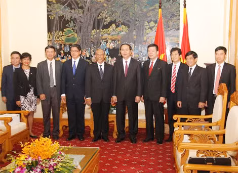 Bộ trưởng Trần Đại Quang cùng ngài Masagos Zulkifli, Bộ trưởng Văn phòng Thủ tướng, Bộ trưởng thứ hai Bộ Nội vụ và Bộ Ngoại giao Singapore. Ảnh Việt Hưng.