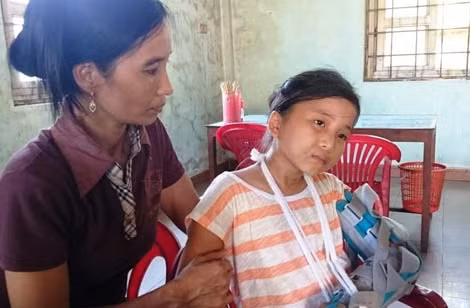Cháu Linh Nhi và mẹ.