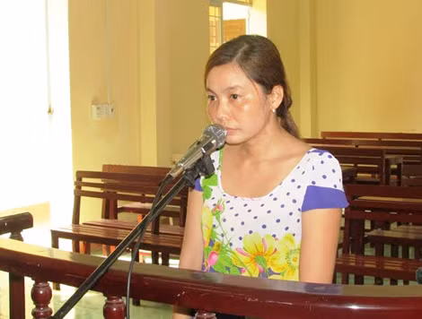 Bị cáo Trần Thị Nhung tại phiên tòa.