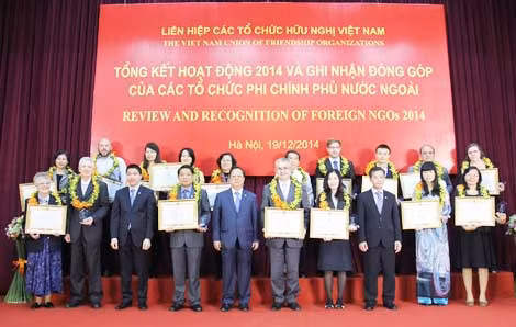 33 TCPCPNN và 1 cá nhân tiêu biểu đã được nhận bằng khen vì có những đóng góp thiết thực cho công cuộc xóa đói giảm nghèo và phát triển bền vững tại Việt Nam. 33 TCPCPNN và 1 cá nhân tiêu biểu đã được nhận bằng khen vì có những đóng góp thiết thực cho công cuộc xóa đói giảm nghèo và phát triển bền vững tại Việt Nam.