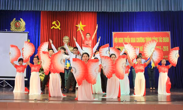 Chương trình văn nghệ chào mừng Hội nghị.