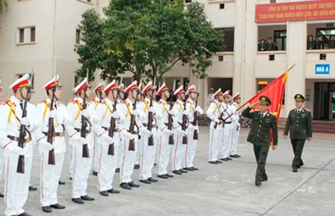 Thượng tướng Trần Việt Tân, Thứ trưởng Bộ Công an duyệt đội danh dự Công an tỉnh Thái Nguyên. Thượng tướng Trần Việt Tân, Thứ trưởng Bộ Công an duyệt đội danh dự Công an tỉnh Thái Nguyên.