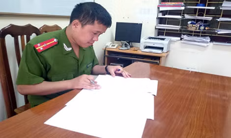 Thượng úy Trần Lệnh Huân.