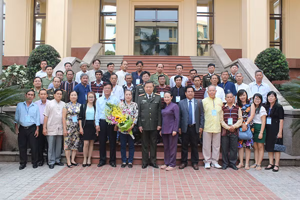 Thứ trưởng Tô Lâm cùng các đại biểu tại buổi gặp mặt.