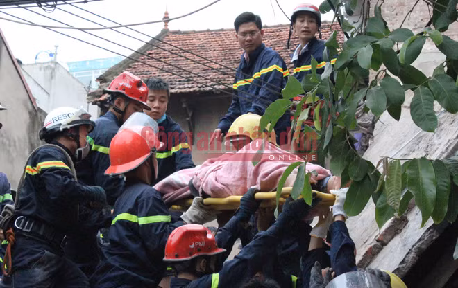 Phòng Cảnh sát PCCC&CNCH số 2 là những người có mặt đầu tiên tại hiện trường.