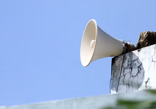 Cụm loa bị chèn sóng nói tiếng Trung Quốc đã được rút nguồn điện. Ảnh: Nguyễn Đông. Cụm loa bị chèn sóng nói tiếng Trung Quốc đã được rút nguồn điện. Ảnh: Nguyễn Đông.