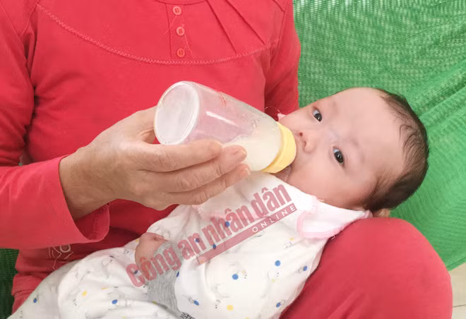 Bé Gấu đã cân nặng được 5,6kg sau 4 tháng.