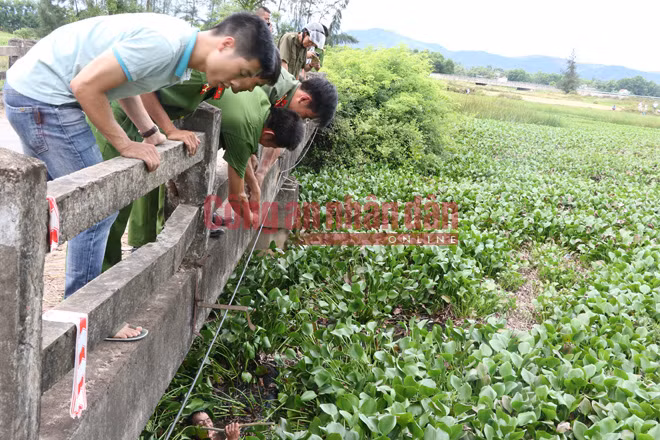 Lực lượng Công an đang tìm xác nạn nhân.