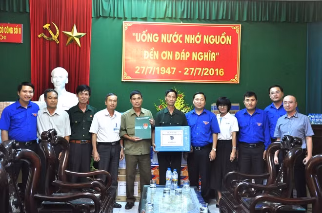 Đoàn cán bộ và nhà tài trợ thăm và tặng quà Trung tâm Điều dưỡng người có công số 2, TP Hà Nội.