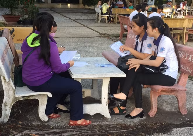 Cụm thi Cần Thơ có 10.038 thí sinh đăng ký dự thi, trong đó 6.413 thí sinh đăng ký xét tốt nghiệp và tuyển sinh Đại học, Cao đẳng.