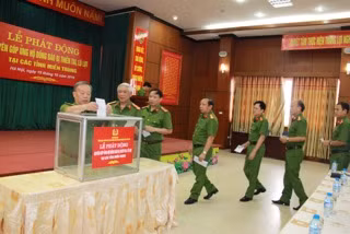 CBCS Tổng cục VIII quyên góp ủng hộ đồng bào miền Trung.