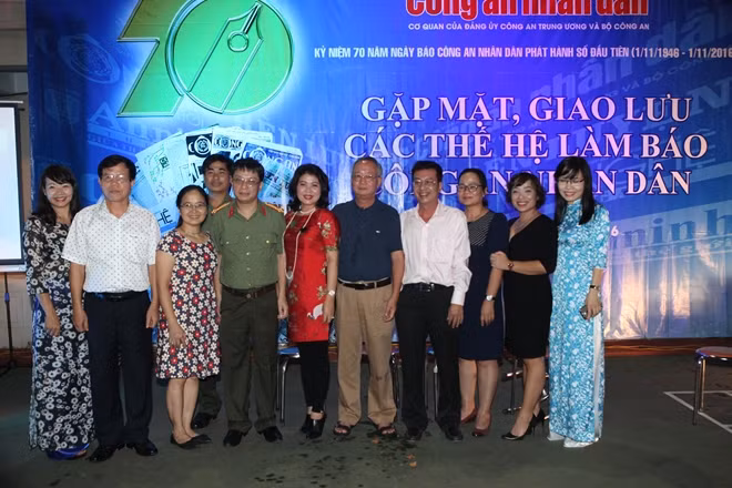 Đại diện Ban chuyên đề Văn nghệ Công an qua các thời kỳ.