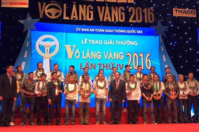 Các "bác tài" được trao giải "Vô lăng Vàng" năm 2016