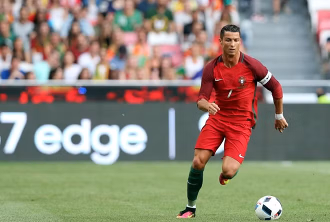 Rạng sáng mai, liệu Xứ Wales có thể là nạn nhân tiếp theo của Ronaldo?