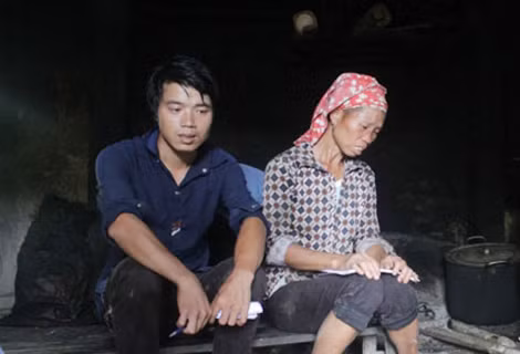 Anh Nải và mẹ - bà Chẻo Mù Cói. Ảnh: zing.vn