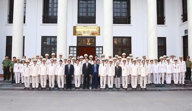Chủ tịch nước Trần Đại Quang và các đại biểu.