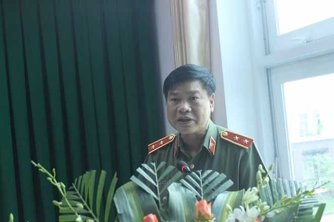 Trung tướng Nguyễn Xuân Mười, Phó Tổng cục trưởng Tổng cục Chính trị CAND phát biểu tại hội thảo.