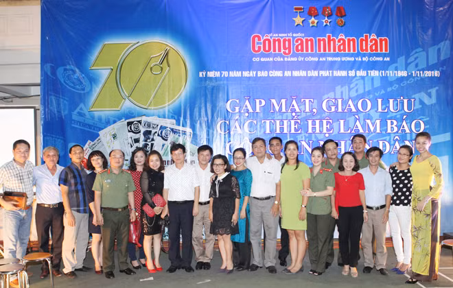Ban biên tập Báo CAND và các thế hệ CBCS Ban Kinh tế- Văn hóa - Xã hội qua các thời kỳ.