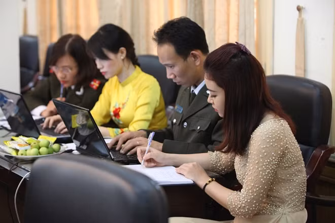 Biên tập viên Báo điện tử CAND trong cuộc giao lưu trực tuyến.