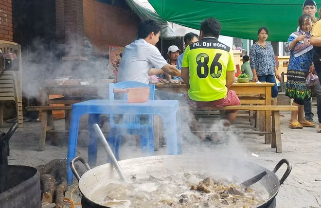 Chảo thắng cố thơm lừng hấp dẫn du khách