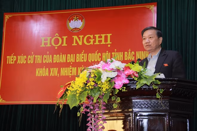 Bộ trưởng Tô Lâm phát biểu tại buổi tiếp xúc cử tri huyện Thuận Thành.