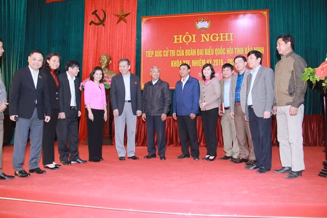 Bộ trưởng Tô Lâm và Đoàn ĐBQH Bắc Ninh với các cử tri.
